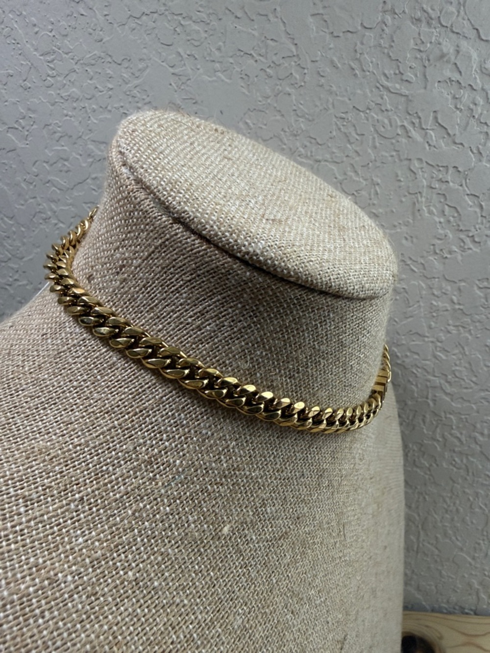 Gold-Tone Curb Chain Choker Necklace - Women Jewelry stainless steel - Picture 3 of 4